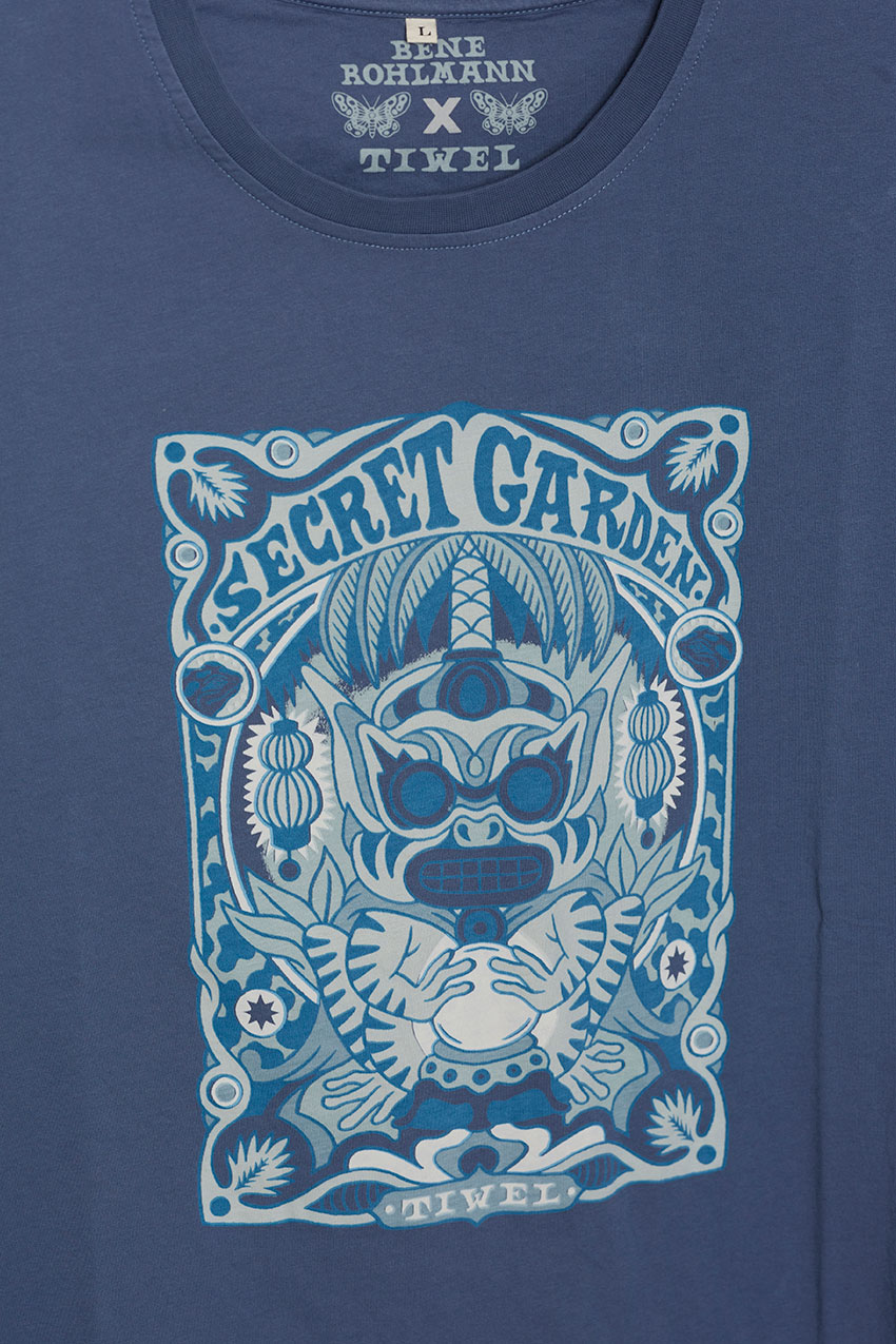 Camiseta Bene-Secret Sea Blue by Bene Rohlmann 02 Camiseta Bene-Secret Sea Blue by Bene Rohlmann 02