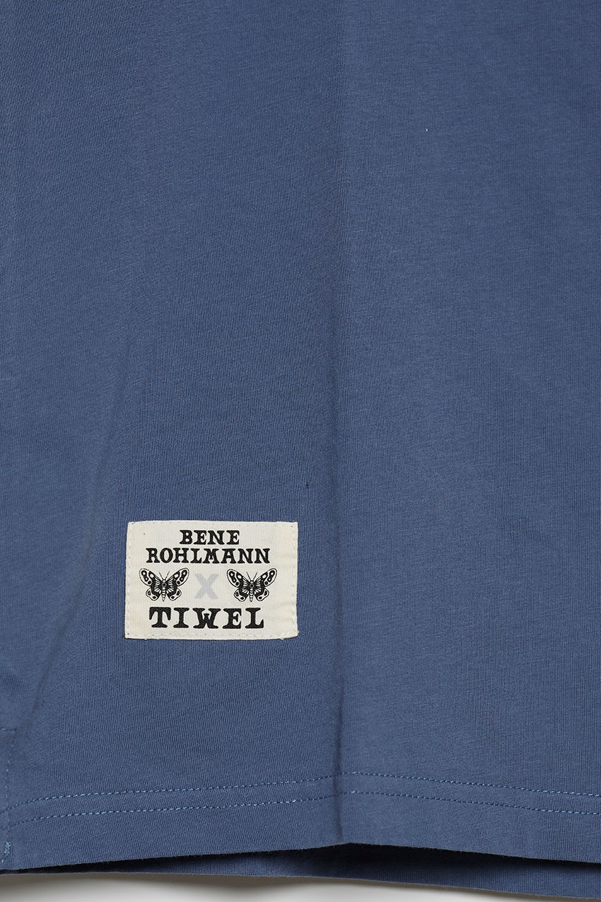 Camiseta Bene-Secret Sea Blue by Bene Rohlmann 03 Camiseta Bene-Secret Sea Blue by Bene Rohlmann 03