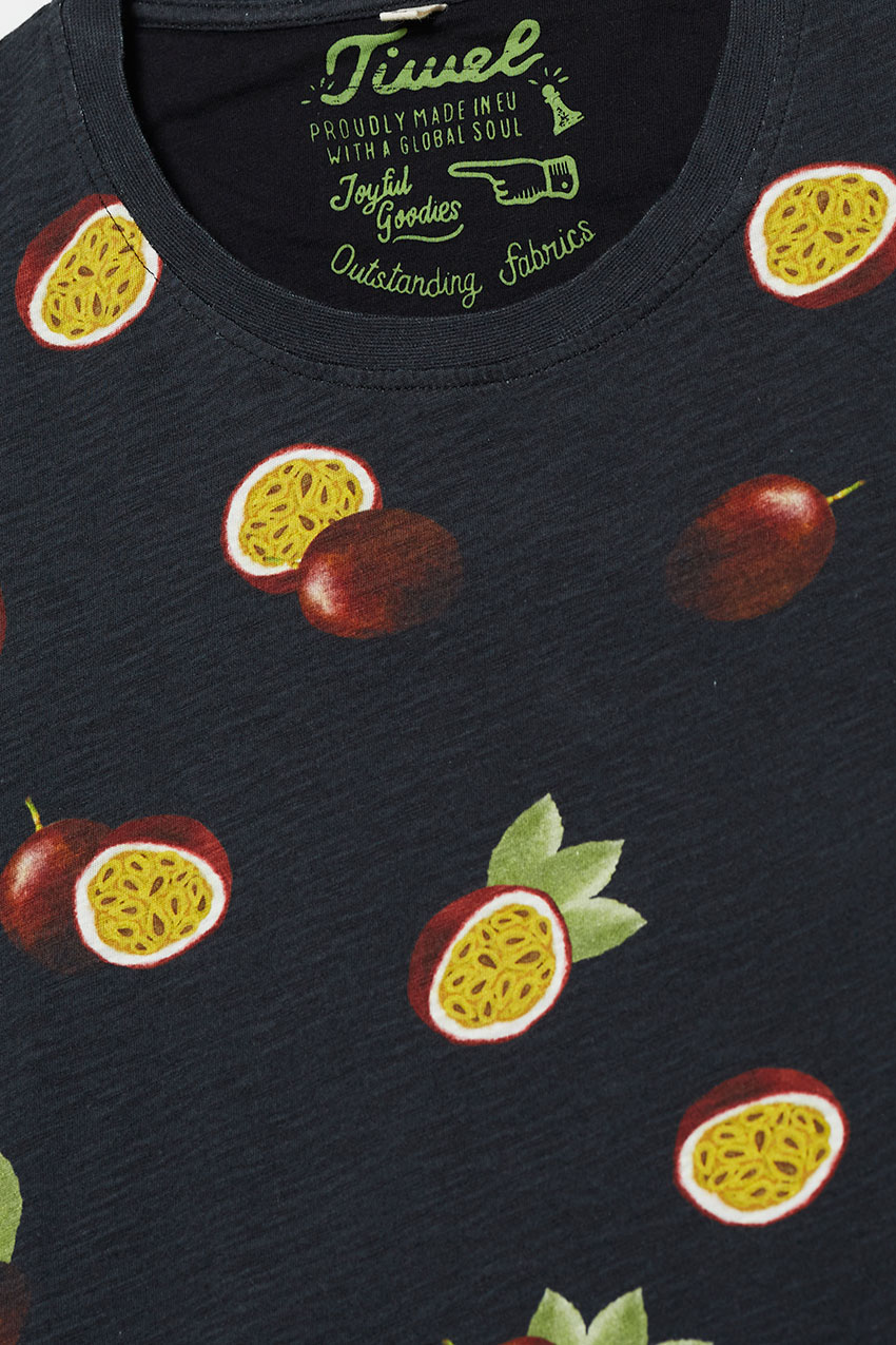 Camiseta Maracuya Pirate Black 02 Camiseta Maracuya Pirate Black 02