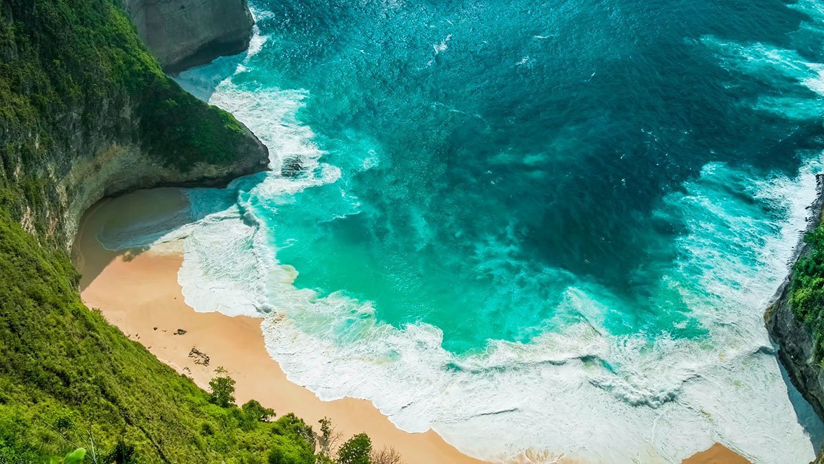 kelingking-beach-blue-crystal-water-island-bali